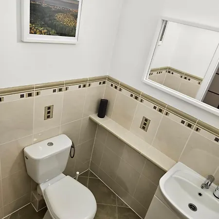 Apartament With גדינייה